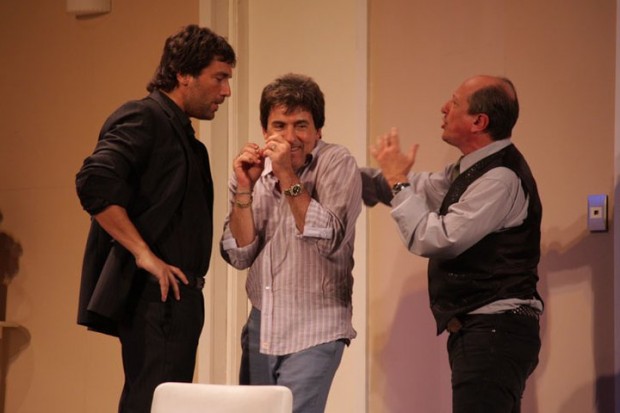 Gustavo Conti, Beto César y Daniel Aráoz en una escena de Departamento por un día.